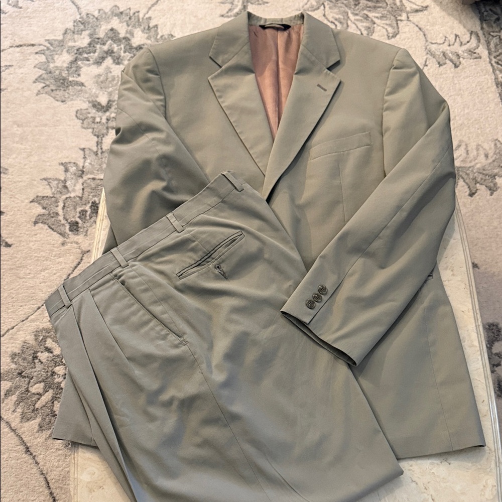Classic Men's Brooks Brothers Suit in Khaki